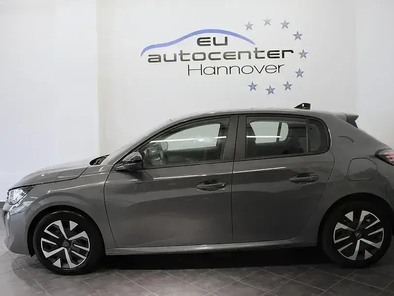 Gebraucht Peugeot 208 Active 101 PS (74 kW) 2024 Grau Kleinwagen