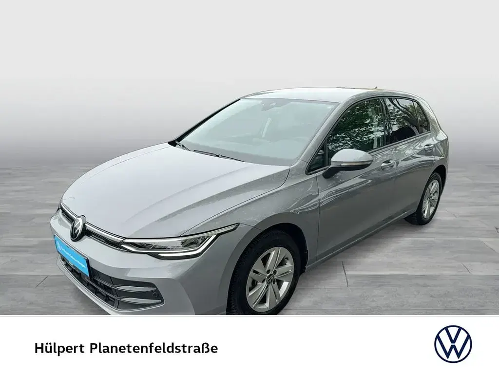 Gebraucht VW Golf VIII Life 150 PS (110 kW) 2025 Mondsteingrau Limousine