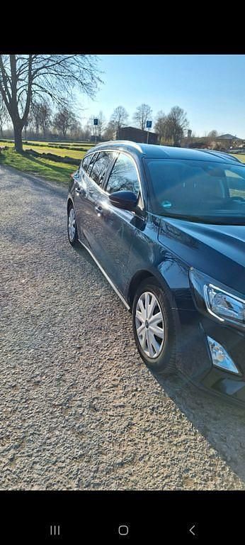 Gebraucht Ford Focus Trend 120 PS (88 kW) 2020 Blau Limousine
