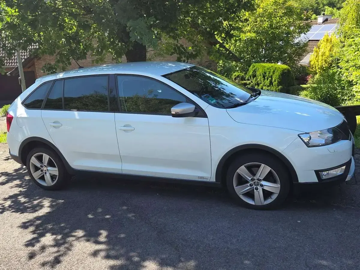 Gebraucht Skoda Rapid Style 116 PS (85 kW) 2015 Weiß Kleinwagen