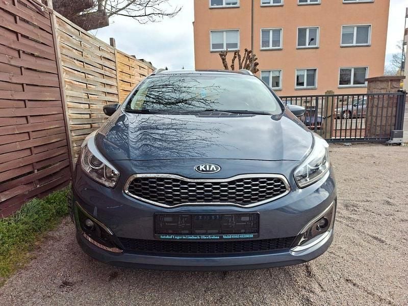 Gebraucht Kia Ceed DREAM-TEAM Edition 101 PS (74 kW) 2019 Blau Kleinwagen