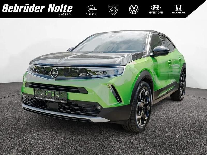 Grün Gebraucht 2021 Opel Mokka-e Ultimate SUV | 19.450 € (Fairer Preis) - Bild 1/3