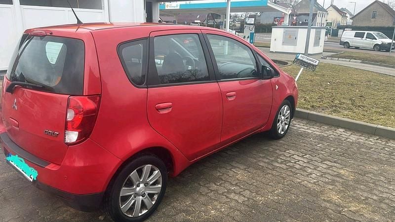Gebraucht Mitsubishi Colt 75 PS (55 kW) 2011 Rot Kleinwagen