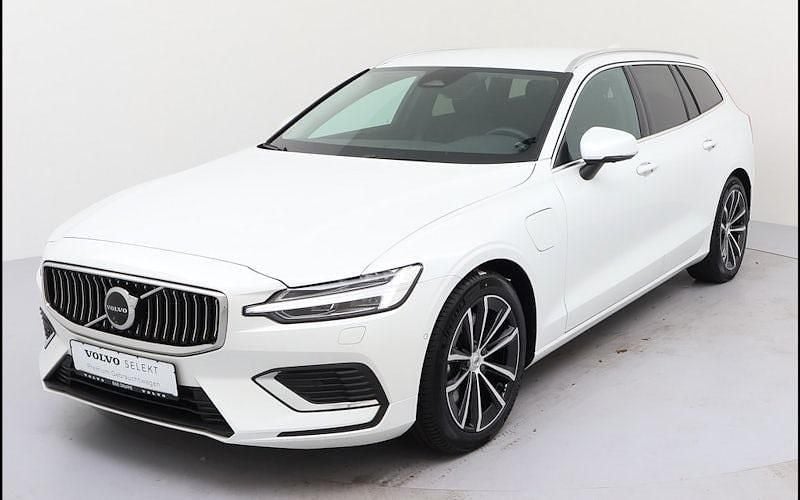 Weiß Gebraucht 2025 Volvo V60 Core Kombi | 39.950 € (Guter Preis) - Bild 1/4