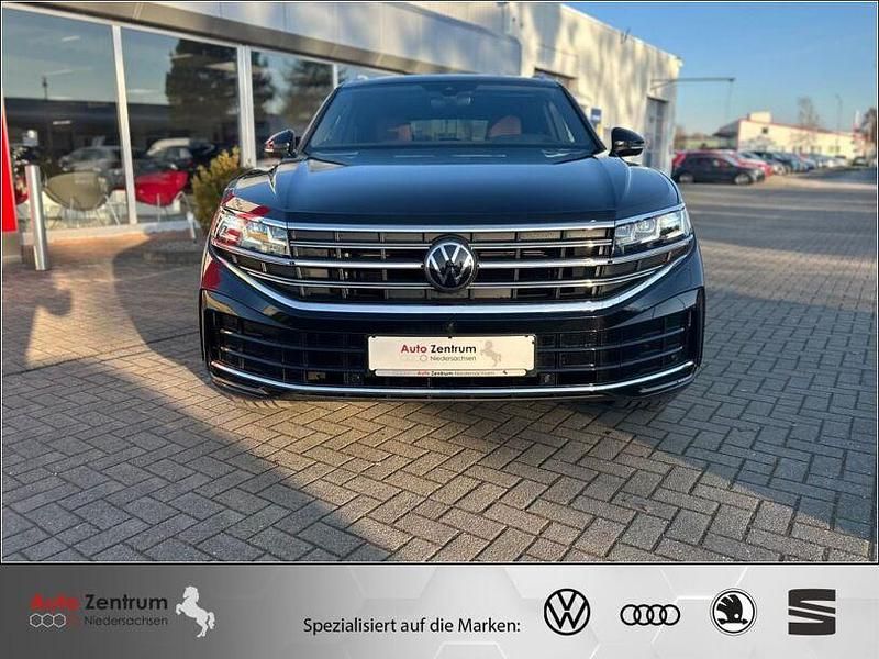 Gebraucht VW Touareg Elegance 286 PS (210 kW) 2025 Grenadilla black metallic SUV