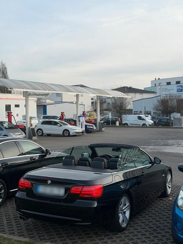 Gebraucht BMW 325 Cabriolet 204 PS (150 kW) 2012 Schwarz Cabrio