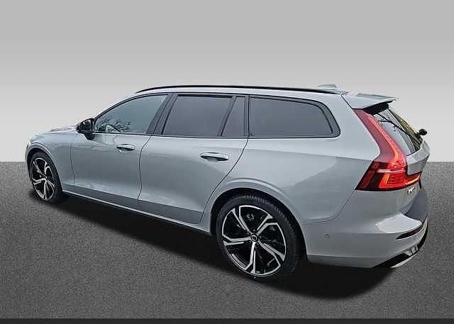 Gebraucht Volvo V60 145 PS (106 kW) 2025 Kombi