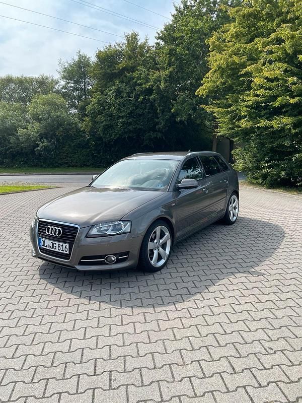 Andere farben Gebraucht 2011 Audi A3 Limousine | 9.500 € - Bild 1/4
