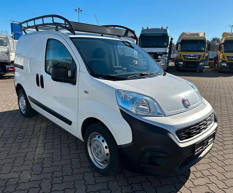 Gebraucht Fiat Fiorino 80 PS (58 kW) 2020 Weiß Van / Kleinbus