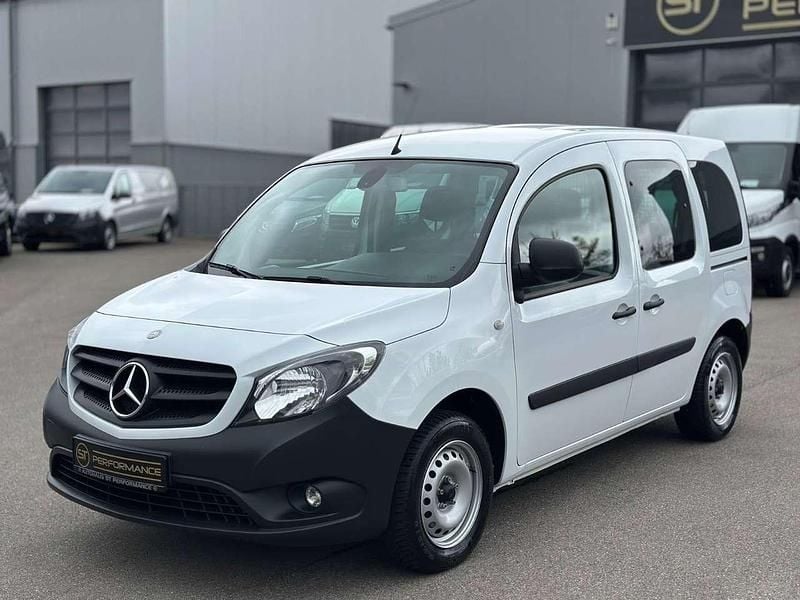 Weiß Gebraucht 2020 Mercedes Citan 109 Kombi | 16.990 € (Etwas zu teuer) - Bild 1/4