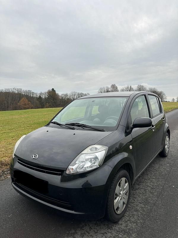 Schwarz Gebraucht 2007 Daihatsu Sirion Kleinwagen | 2.799 € (Guter Preis) - Bild 1/4
