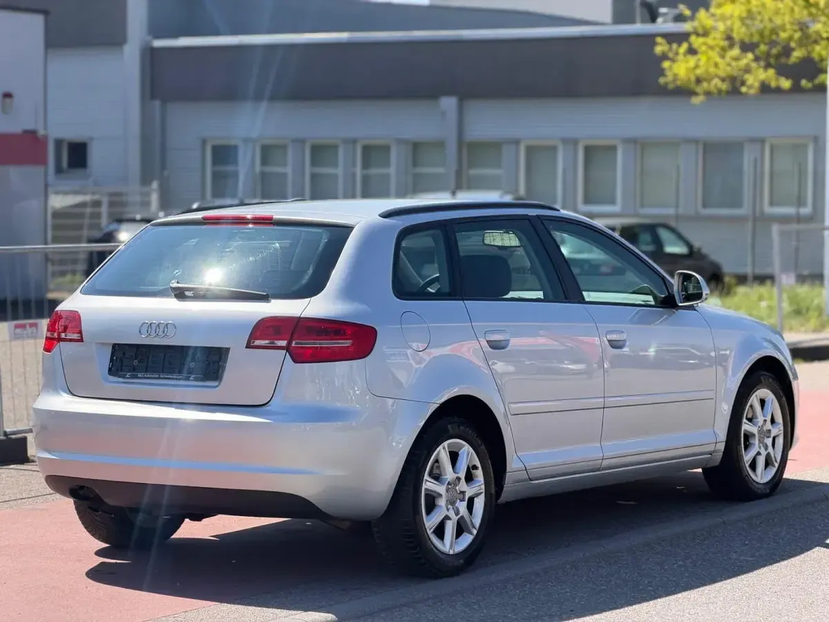 Gebraucht Audi A3 Sportback Ambiente 160 PS (117 kW) 2009 Silber Kleinwagen