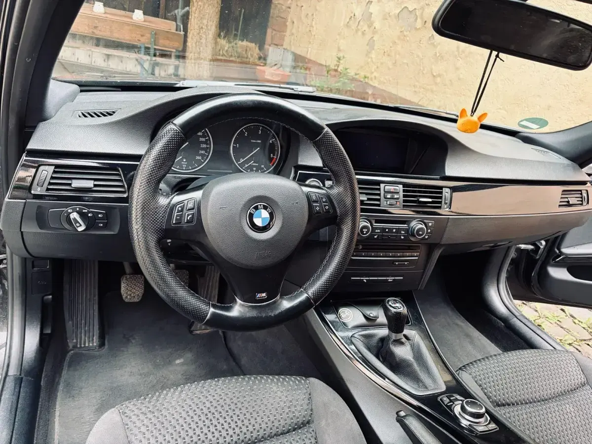 Gebraucht BMW 320 184 PS (135 kW) 2012 Schwarz Kombi