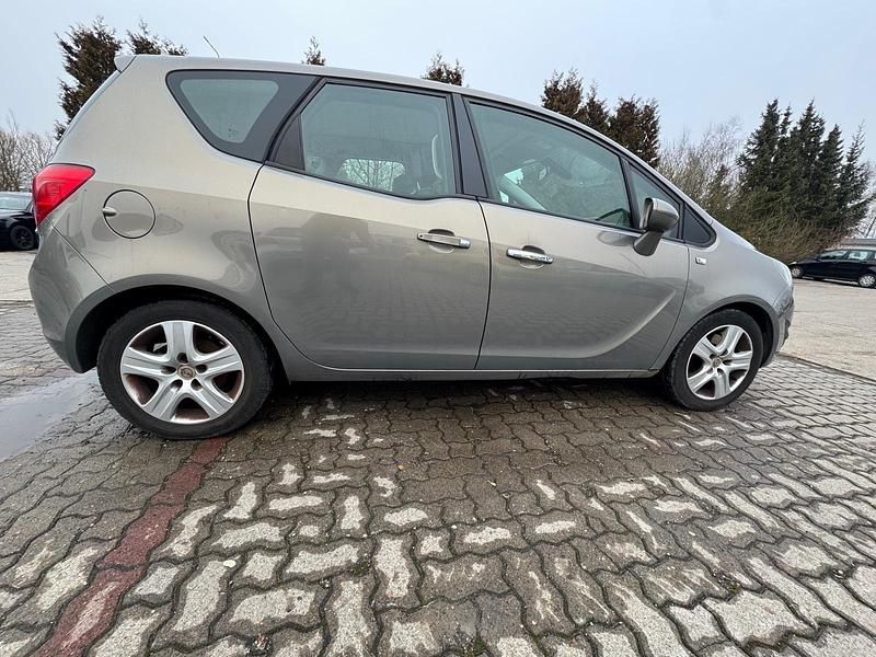 Gebraucht Opel Meriva 100 PS (73 kW) 2010 Braun Van / Kleinbus