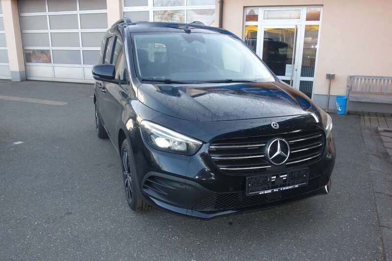 Lackfarbe loparitschwarz metal Neu 2024 Mercedes 180 Edition Limousine | 33.400 € (Guter Preis) - Bild 1/4