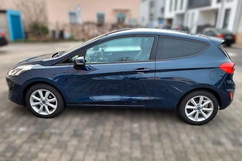 Blau Gebraucht 2018 Ford Fiesta Cool & Connect Kleinwagen | 6.299 € (Fairer Preis) - Bild 1/4