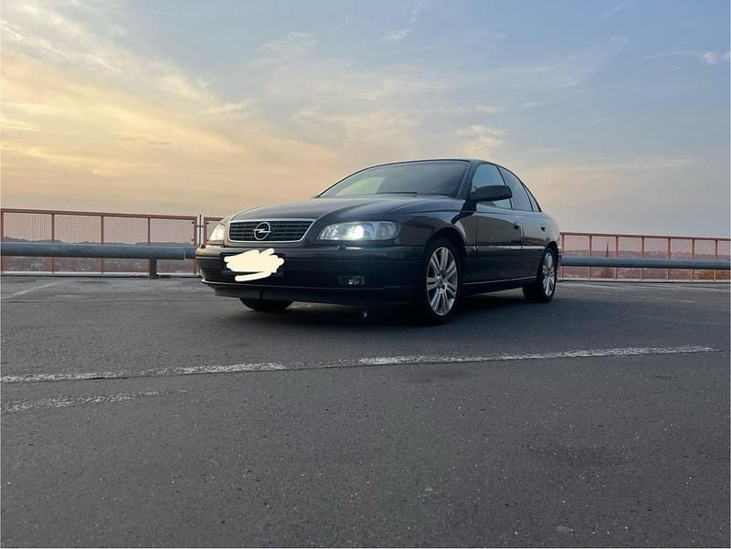 Grau Gebraucht 2001 Opel Omega Limousine | 2.100 € (Superpreis) - Bild 1/4