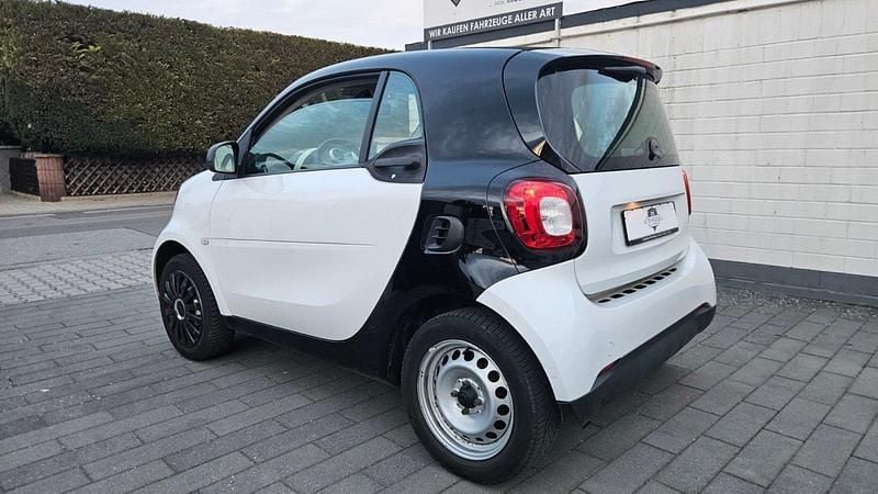 Gebraucht Smart ForTwo Coupé 71 PS (52 kW) 2018 Schwarz Coupé