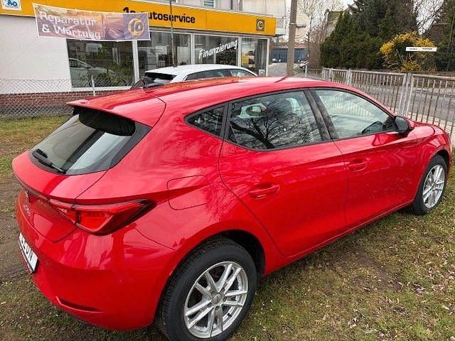 Second-hand Seat Leon Reference 110 CP (80 kW) 2022 Roșu Berlinǎ