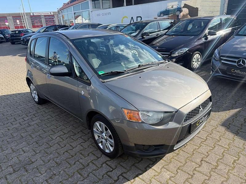 Gebraucht Mitsubishi Colt Invite 95 PS (69 kW) 2009 Brillantgrau (m) Kleinwagen