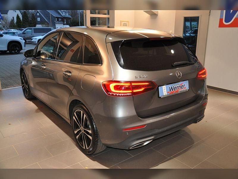 Gebraucht Mercedes B200 163 PS (119 kW) 2019 Grau Van / Kleinbus