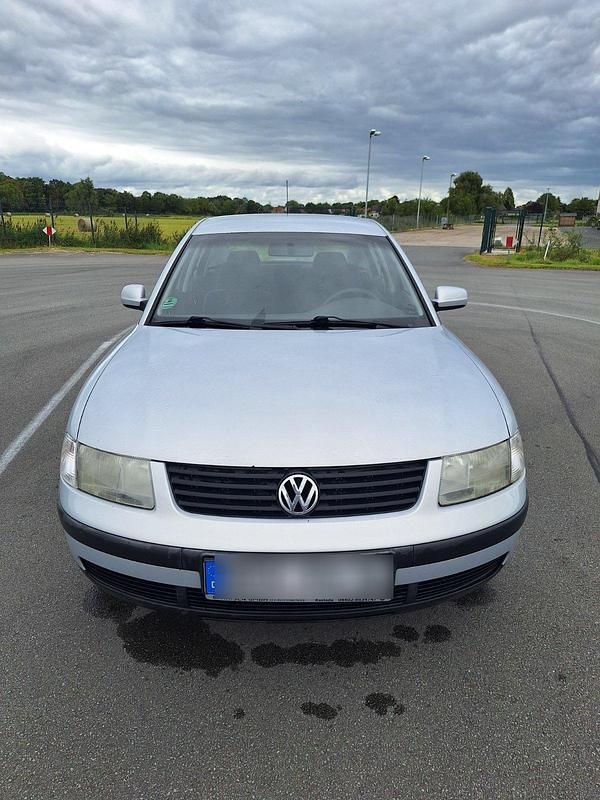 Gebraucht VW Passat 100 PS (73 kW) 1998 Silber Limousine