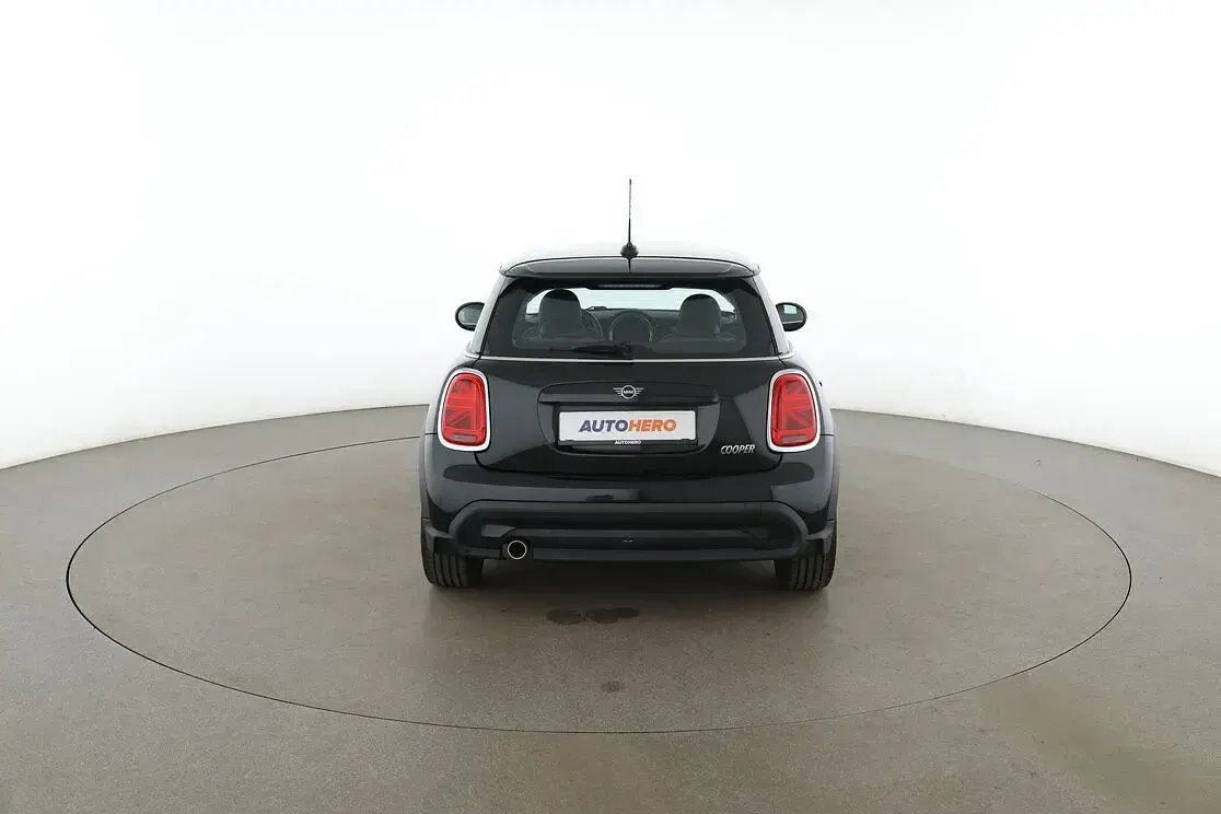 Gebraucht Mini Cooper Classic 136 PS (100 kW) 2021 Schwarz Kleinwagen