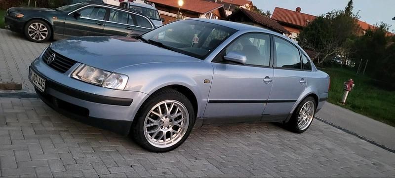 Blau Gebraucht 1996 VW Passat Limousine | 2.000 € (Fairer Preis) - Bild 1/4