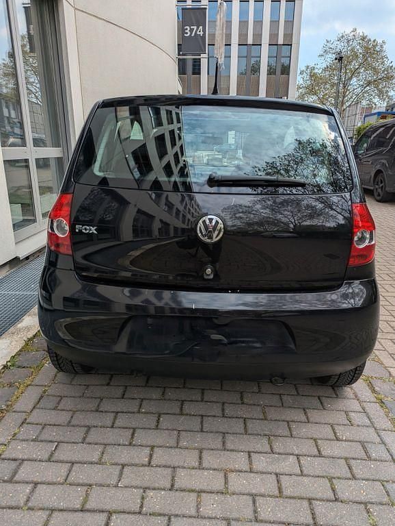 Gebraucht VW Fox 54 PS (39 kW) 2009 Schwarz Kleinwagen