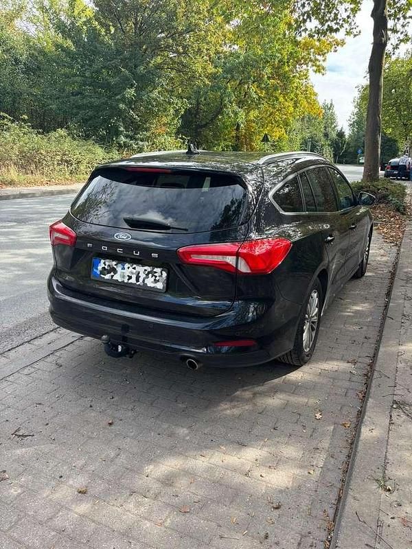Gebraucht Ford Focus Titanium 120 PS (88 kW) 2019 Schwarz Kombi