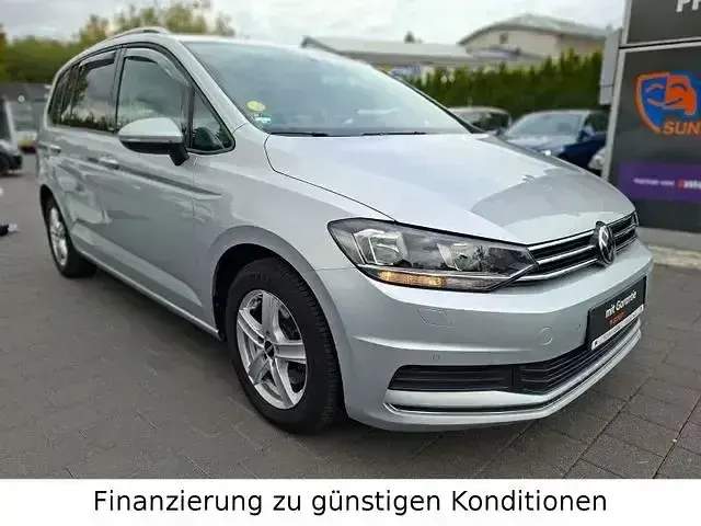 Gebraucht VW Touran Active 122 PS (89 kW) 2021 Silber Van / Kleinbus