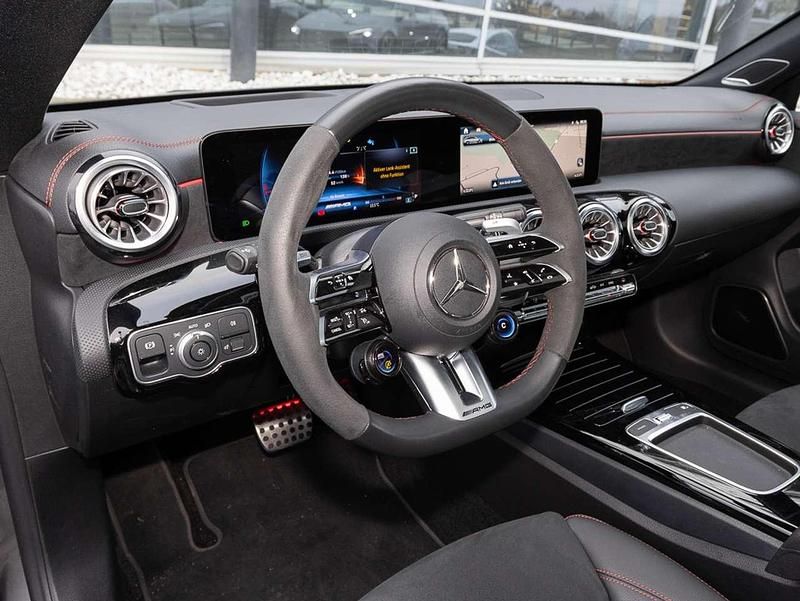 Gebraucht Mercedes CLA45 AMG Shooting Brake AMG 421 PS (309 kW) 2024 Metalliclack mountaingrau Kombi