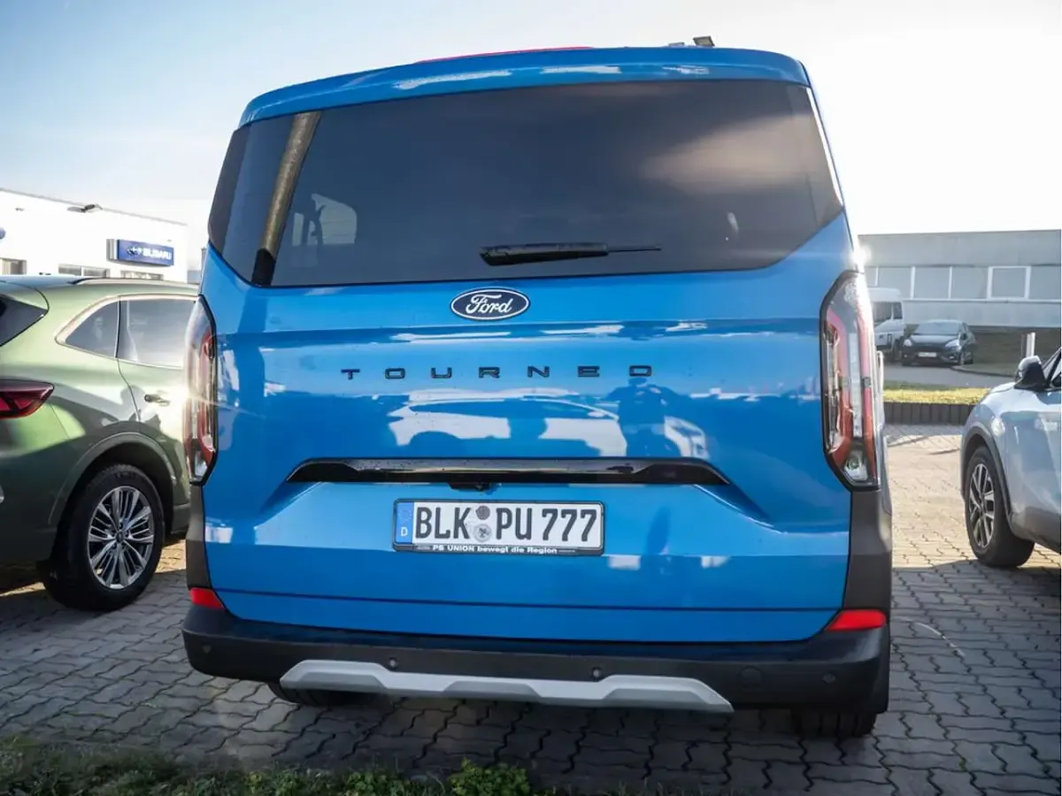 Neu Ford Tourneo Active 170 PS (125 kW) 2025 Blau Van / Kleinbus
