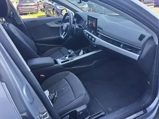 Gebraucht Audi A4 163 PS (119 kW) 2024 Silber Kombi