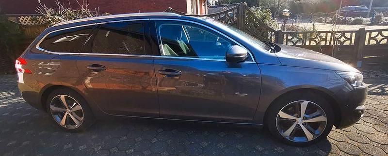 Gebraucht Peugeot 308 SW Allure 131 PS (96 kW) 2016 Grau Kombi