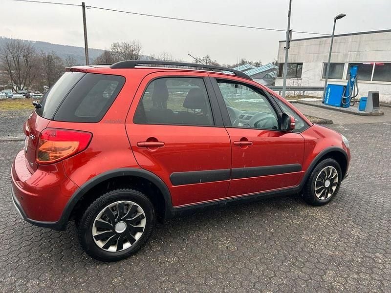 Gebraucht Suzuki SX4 Club 135 PS (99 kW) 2012 Rot Limousine