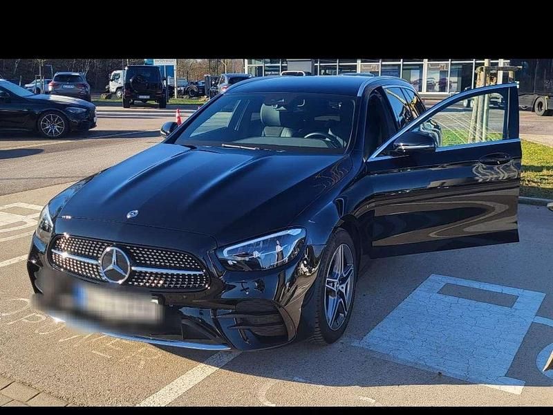 Schwarz Gebraucht 2021 Mercedes E300 AMG line Kombi | 34.200 € (Guter Preis) - Bild 1/4
