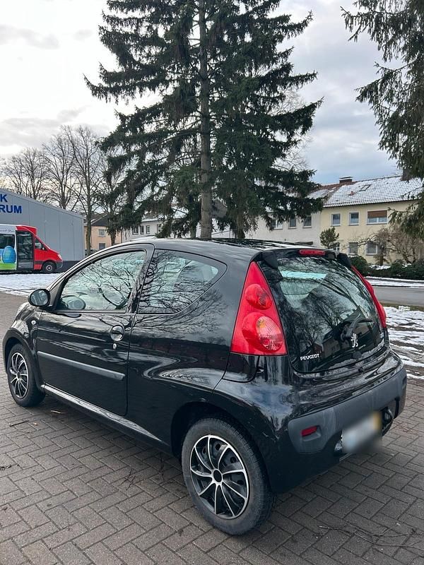 Gebraucht Peugeot 107 68 PS (50 kW) 2009 Schwarz Kleinwagen