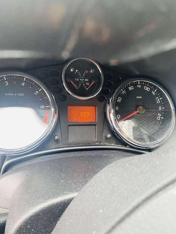 Braun Gebraucht 2012 Peugeot 207 Platinum Cabrio | 3.500 € (Guter Preis) - Bild 1/4