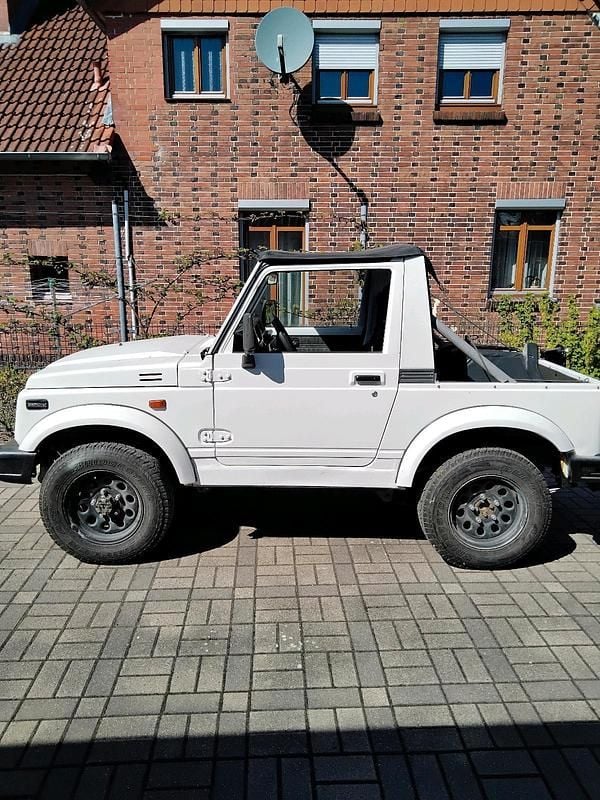 Second-hand Suzuki Samurai 70 CP (51 kW) 1996 Alb SUV