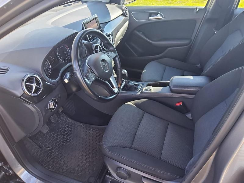 Gebraucht Mercedes B180 122 PS (89 kW) 2012 Grau Van / Kleinbus