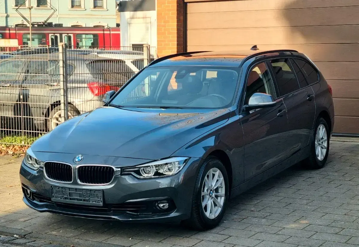 Gebraucht BMW 320 Advantage 184 PS (135 kW) 2019 Grau Kombi