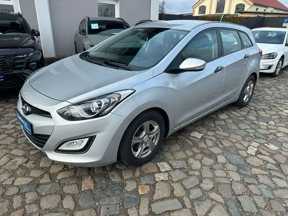 Gebraucht Hyundai i30 Classic 90 PS (66 kW) 2015 Silber Kombi
