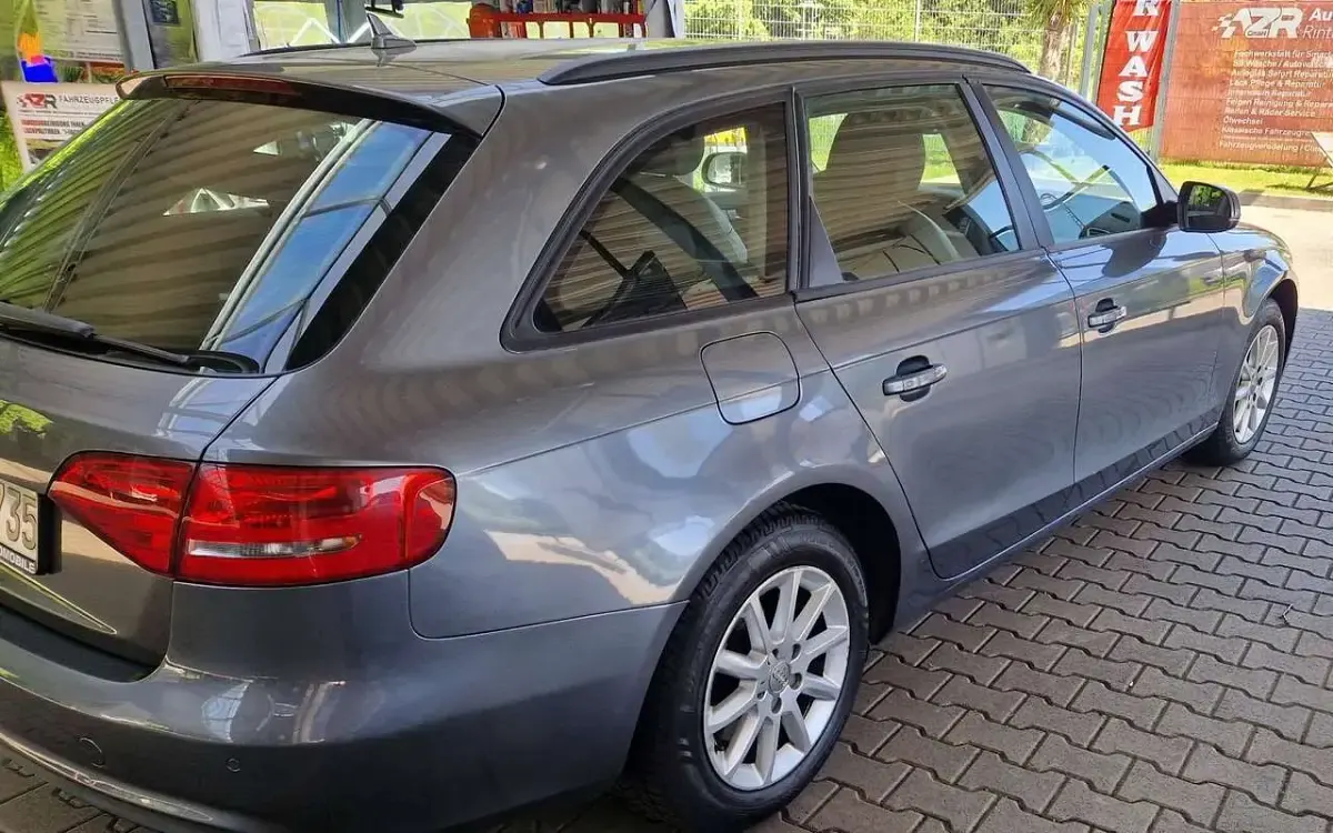 Gebraucht Audi A4 Attraction 136 PS (100 kW) 2013 Grau Kombi