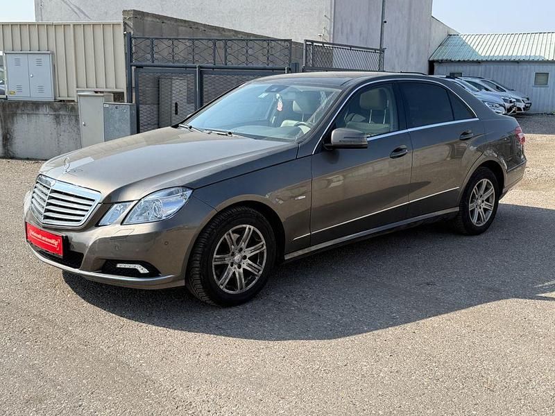 Gebraucht Mercedes E220 Elegance 170 PS (125 kW) 2009 Braun Limousine