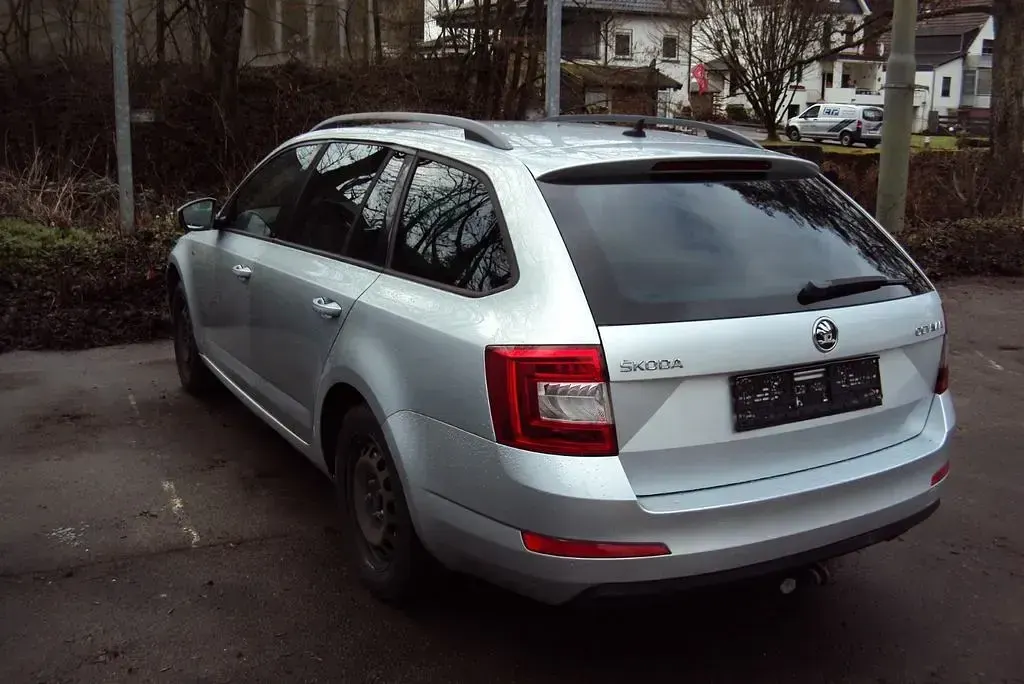 Gebraucht Skoda Octavia Joy 150 PS (110 kW) 2016 Silber Kleinwagen