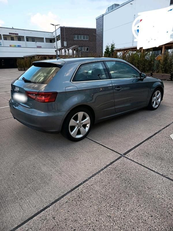 Gebraucht Audi A3 Ambiente 105 PS (77 kW) 2014 Grau Limousine