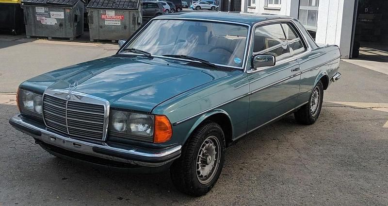 Blau Gebraucht 1983 Mercedes 230 Coupé | 10.490 € - Bild 1/4
