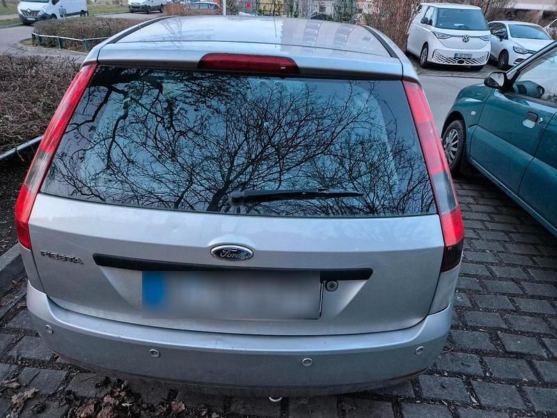 Gebraucht Ford Fiesta 60 PS (44 kW) 2005 Grau Kleinwagen