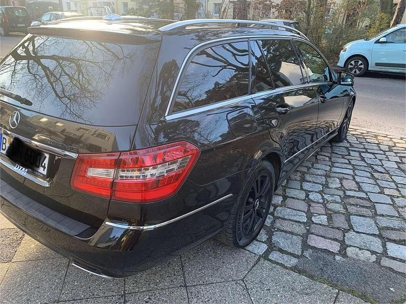 Gebraucht Mercedes E250 Avantgarde 204 PS (150 kW) 2010 Schwarz Kombi
